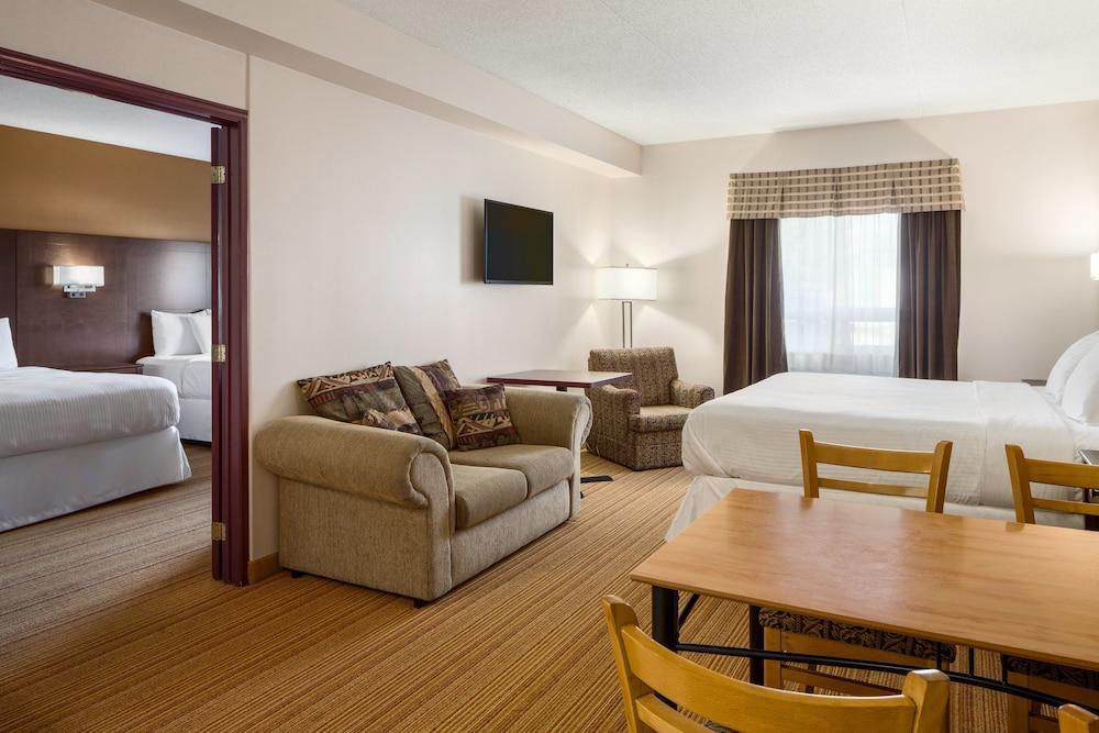 Days Inn By Wyndham Leamington Esterno foto
