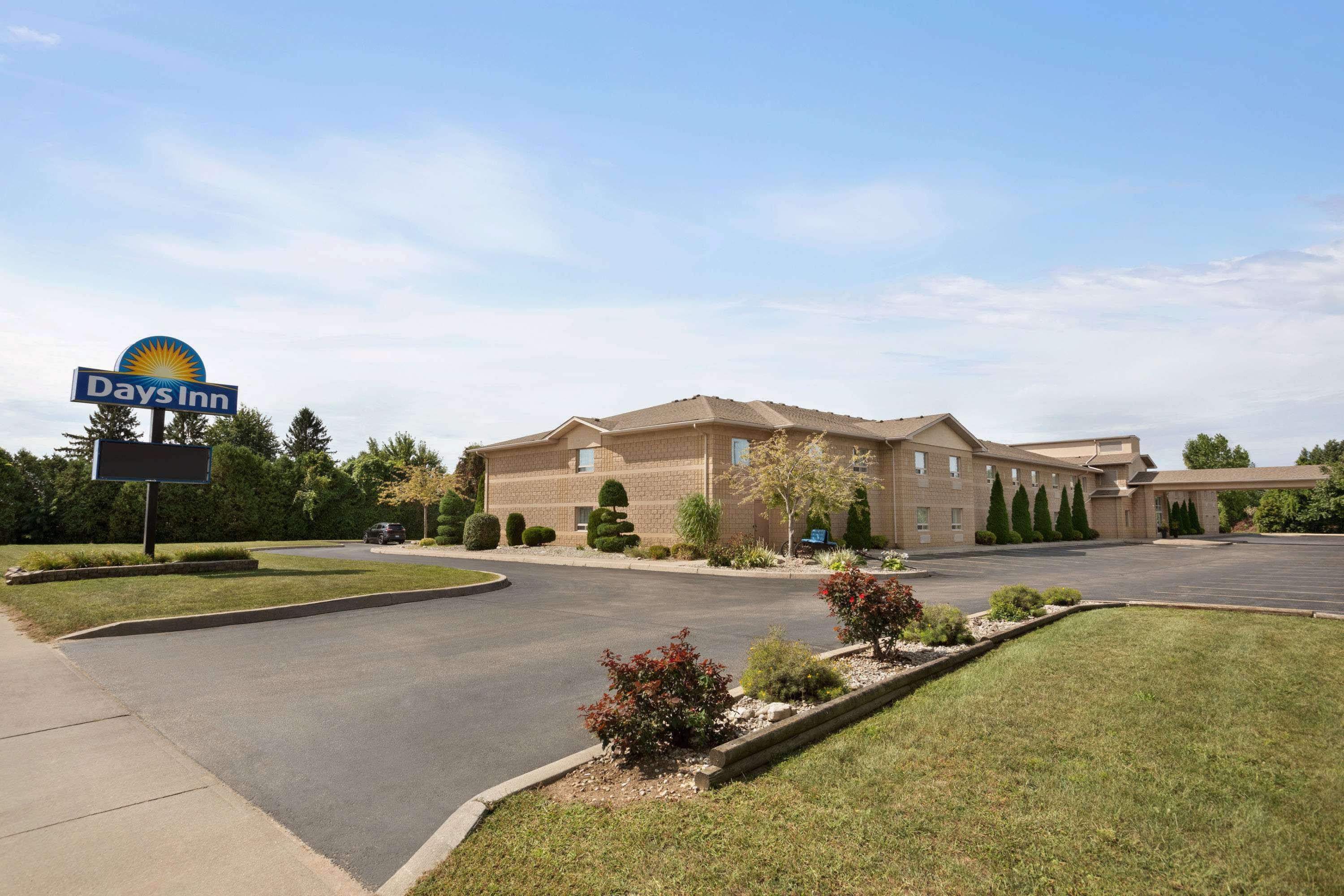 Days Inn By Wyndham Leamington Esterno foto