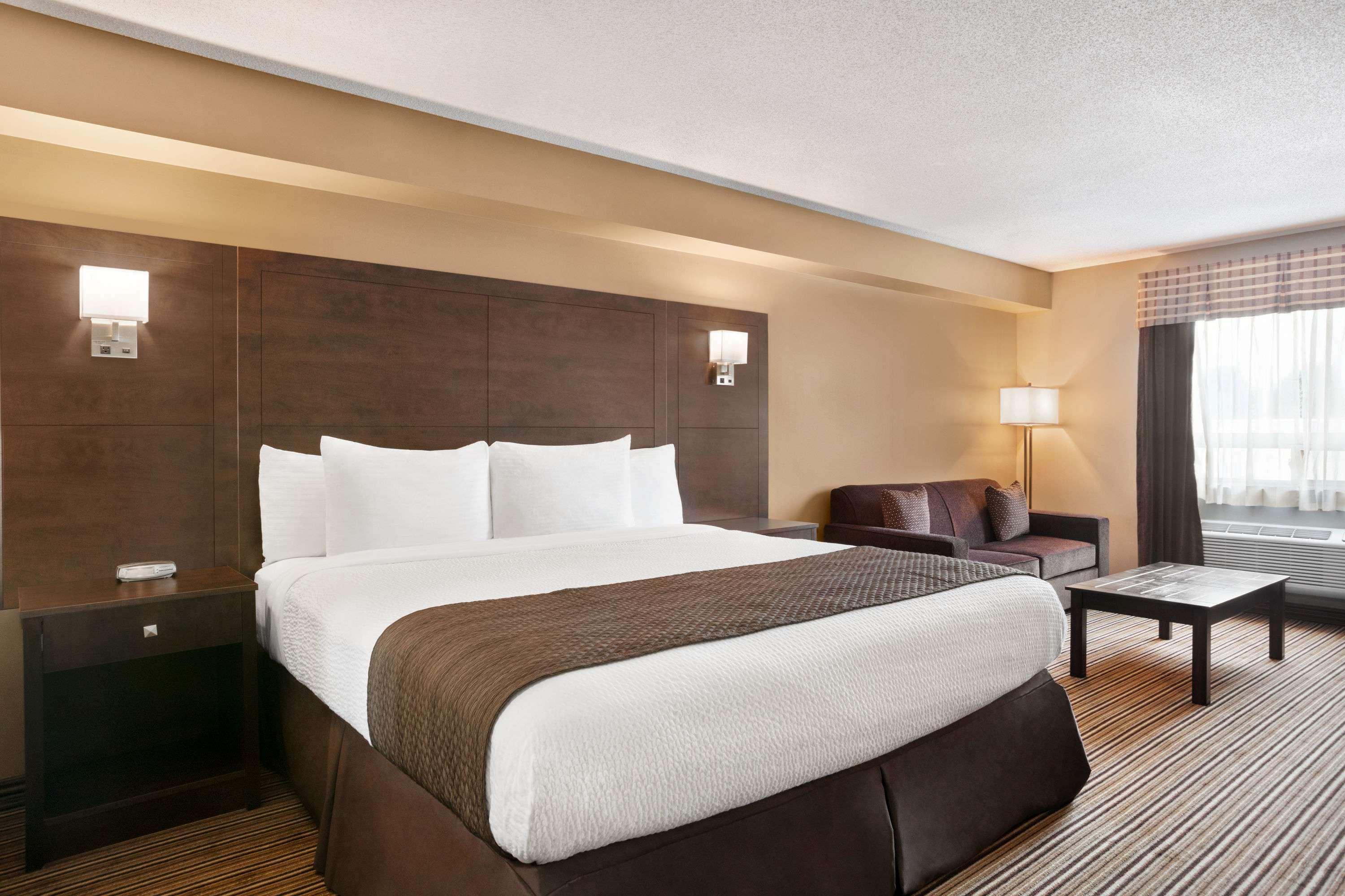 Days Inn By Wyndham Leamington Esterno foto
