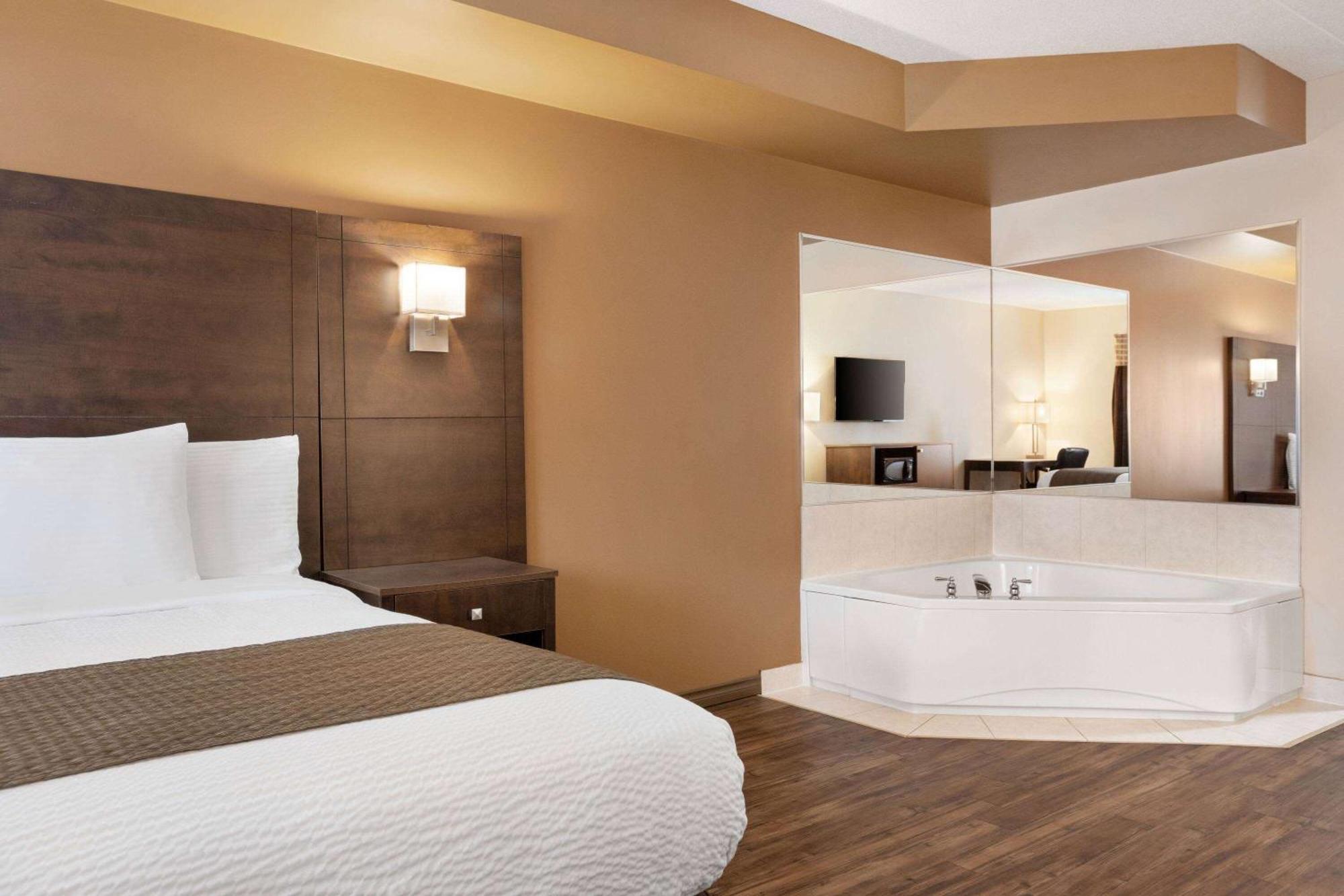 Days Inn By Wyndham Leamington Esterno foto