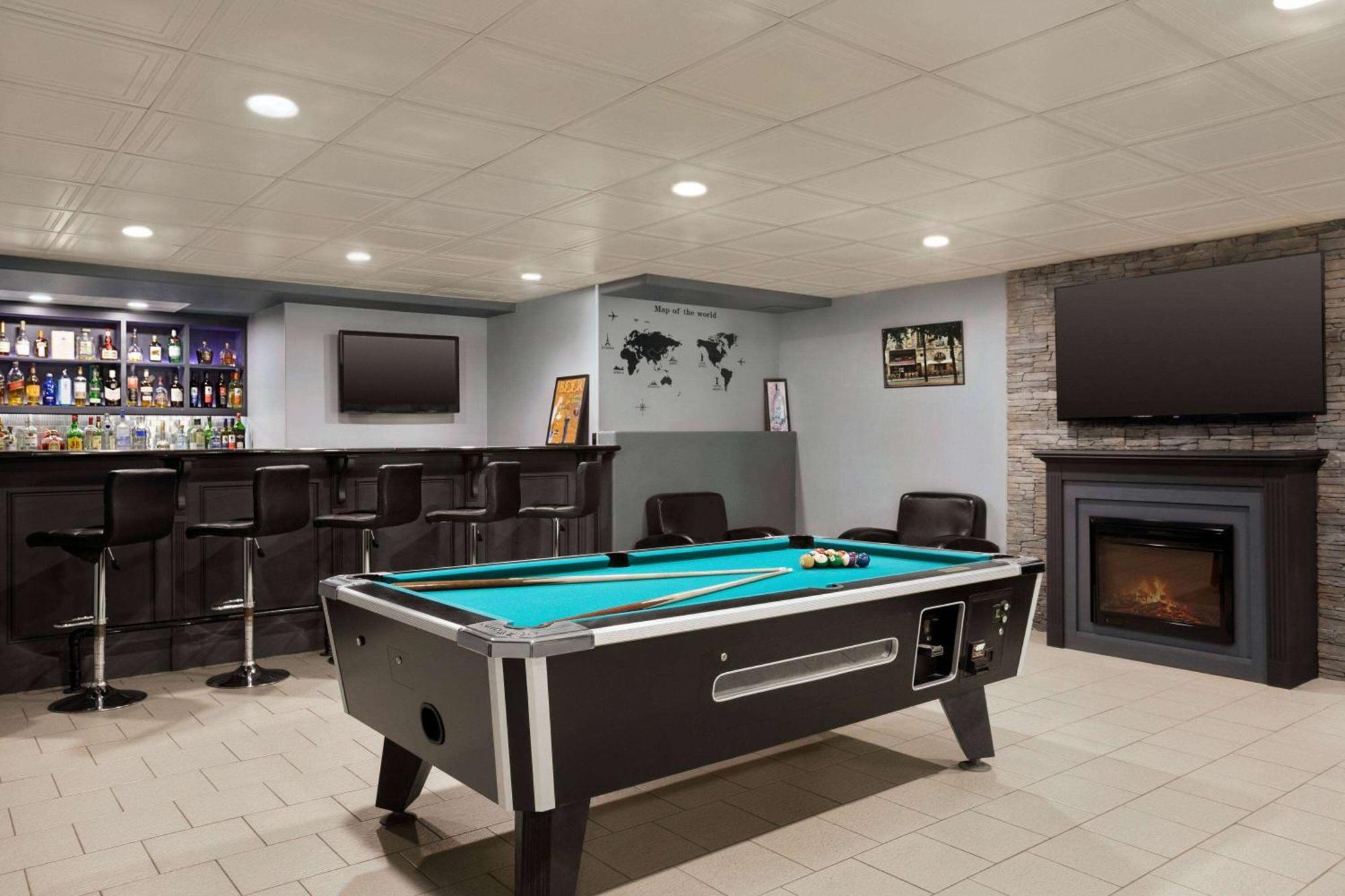 Days Inn By Wyndham Leamington Esterno foto