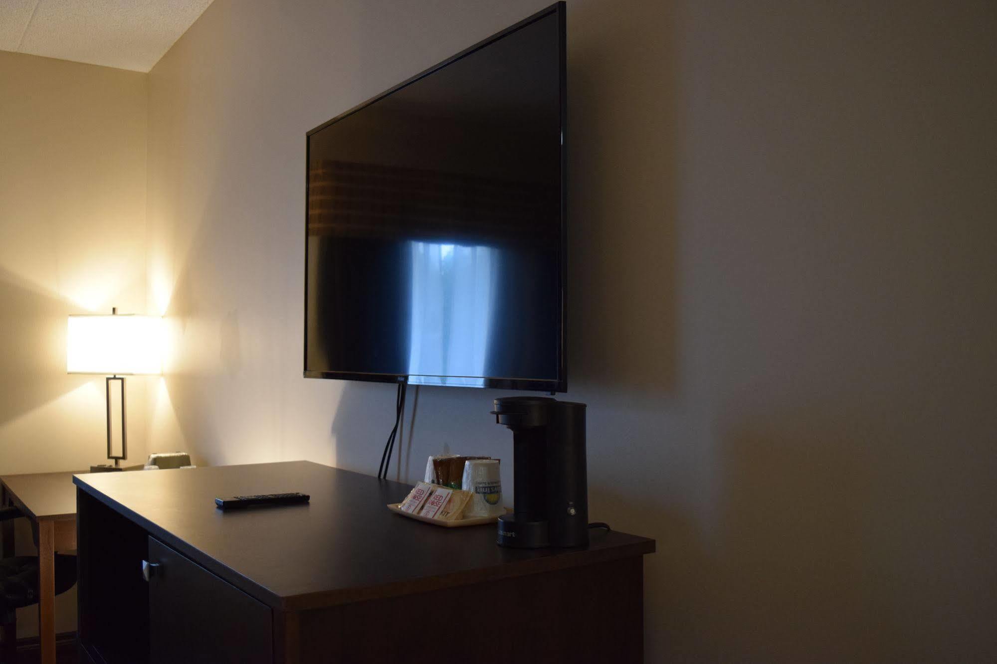 Days Inn By Wyndham Leamington Esterno foto