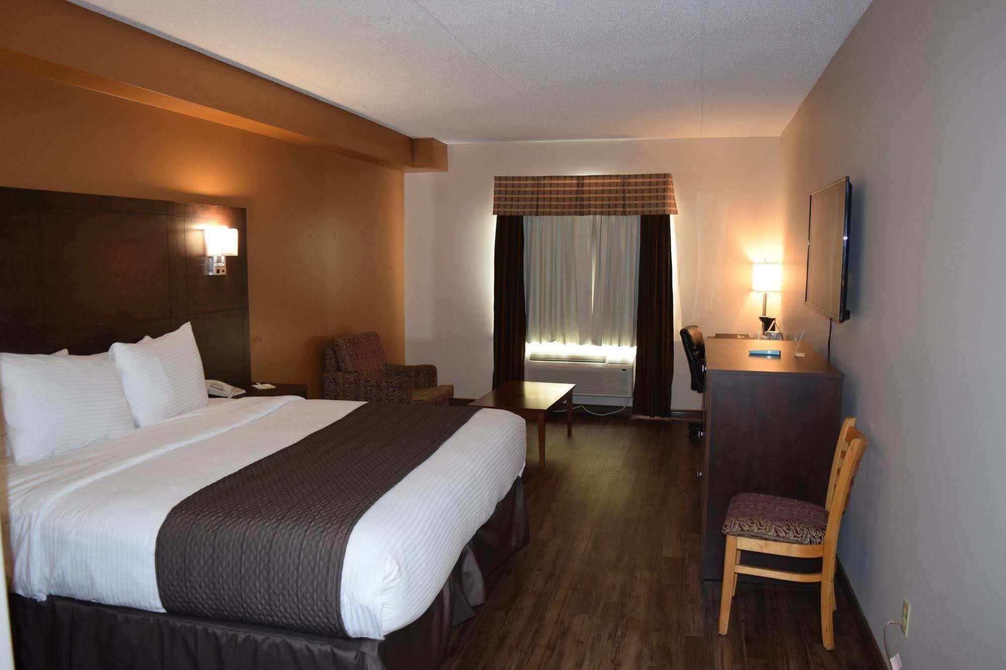 Days Inn By Wyndham Leamington Esterno foto