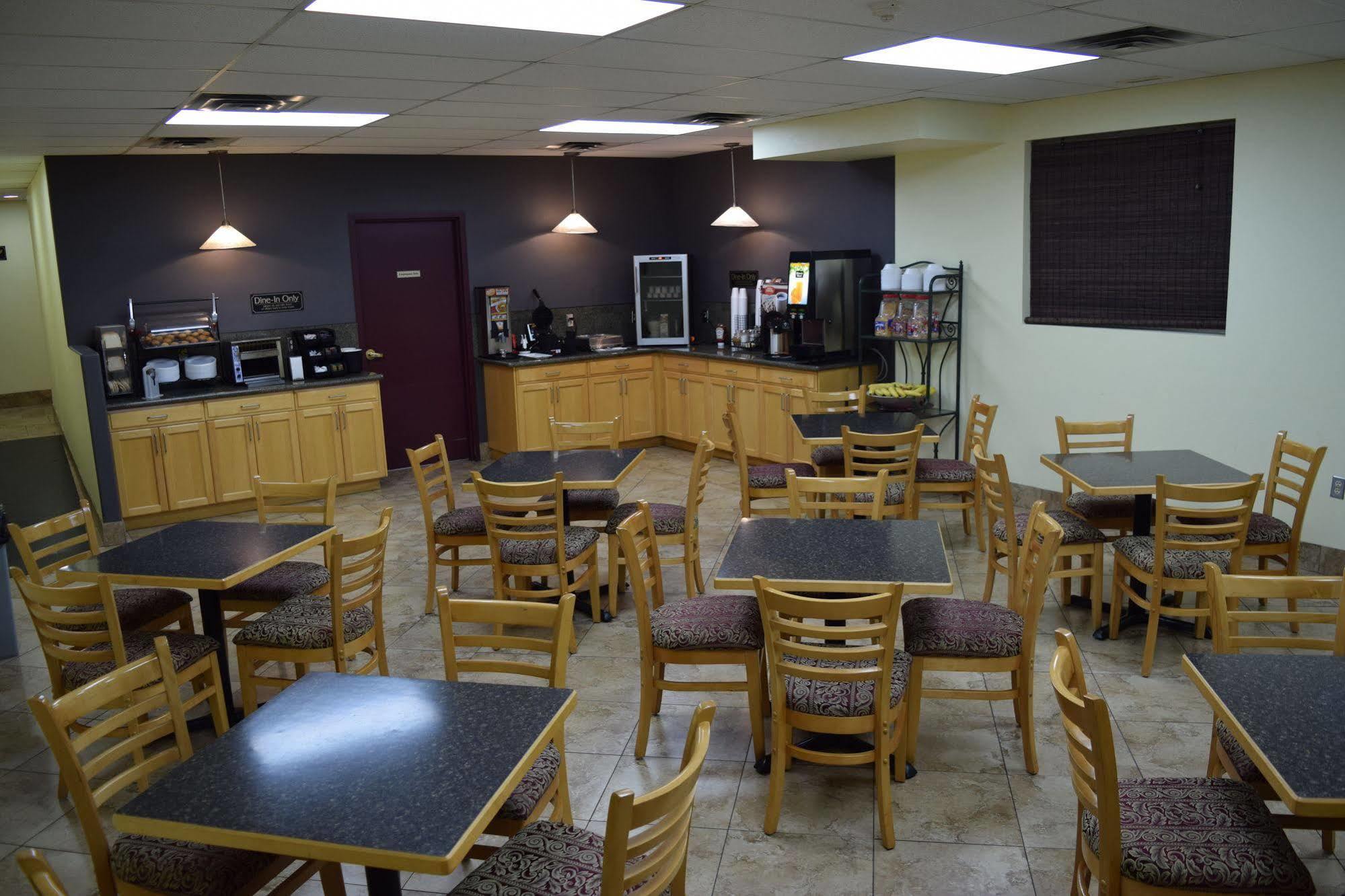 Days Inn By Wyndham Leamington Esterno foto