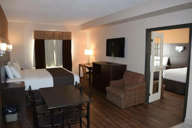 Days Inn By Wyndham Leamington Esterno foto