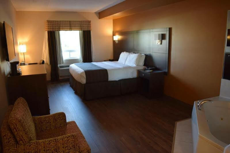 Days Inn By Wyndham Leamington Esterno foto