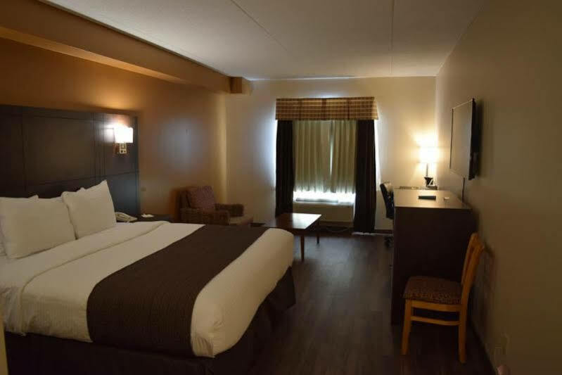 Days Inn By Wyndham Leamington Esterno foto