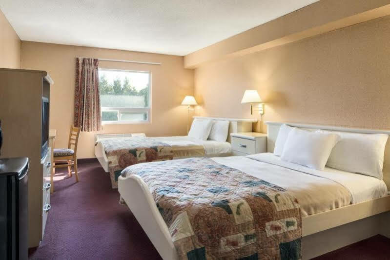 Days Inn By Wyndham Leamington Esterno foto