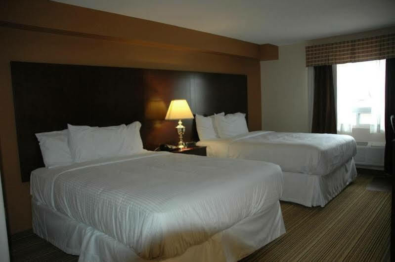 Days Inn By Wyndham Leamington Esterno foto
